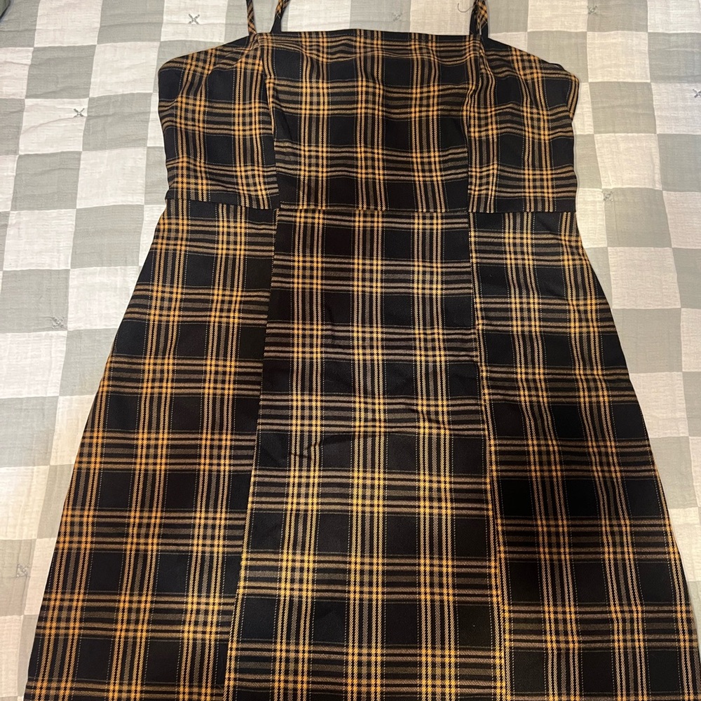Black and yellow cute dress for upcoming fall!